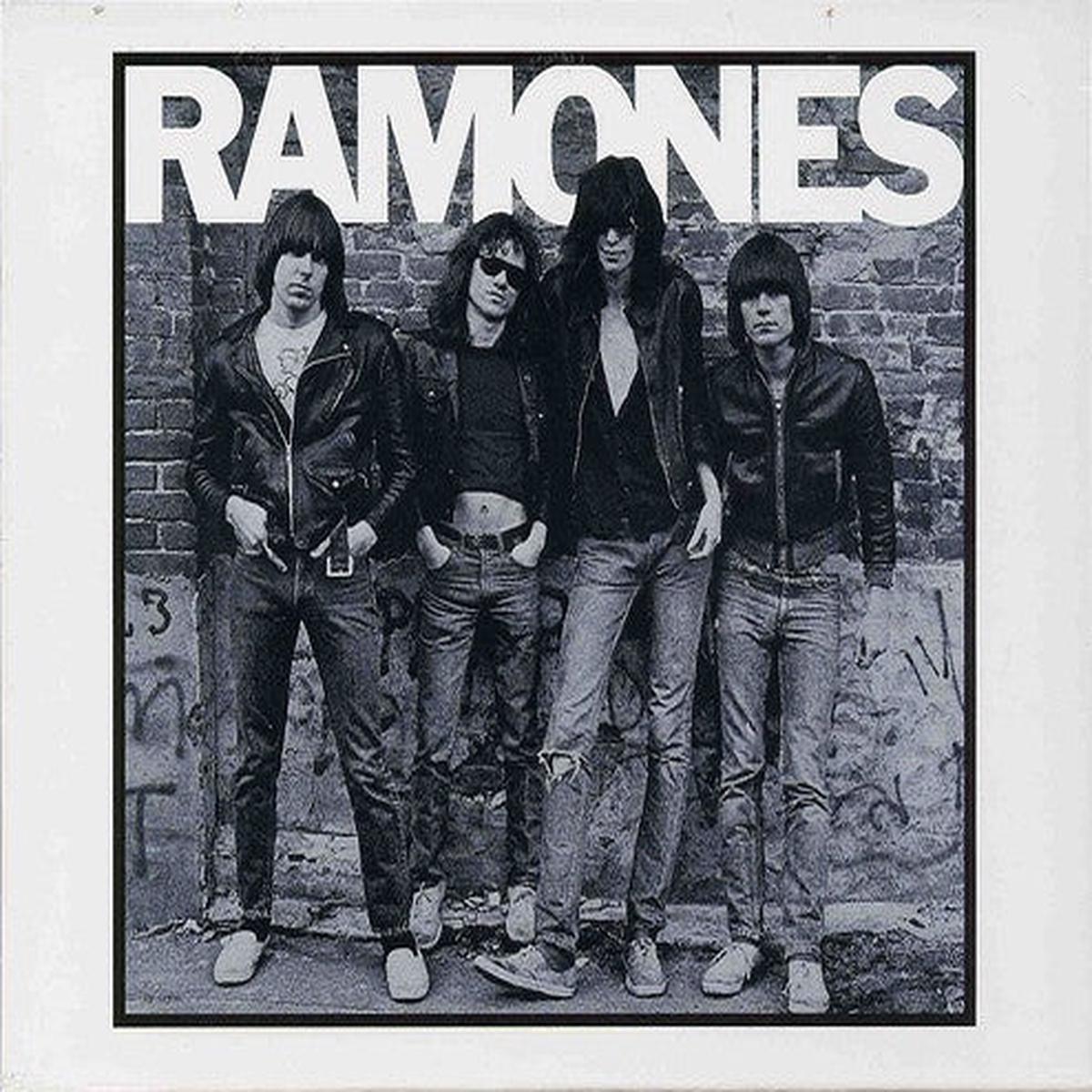 RAMONES – RAMONES (DEBUT) + 8 BONUS: 2001 REMASTER – CD