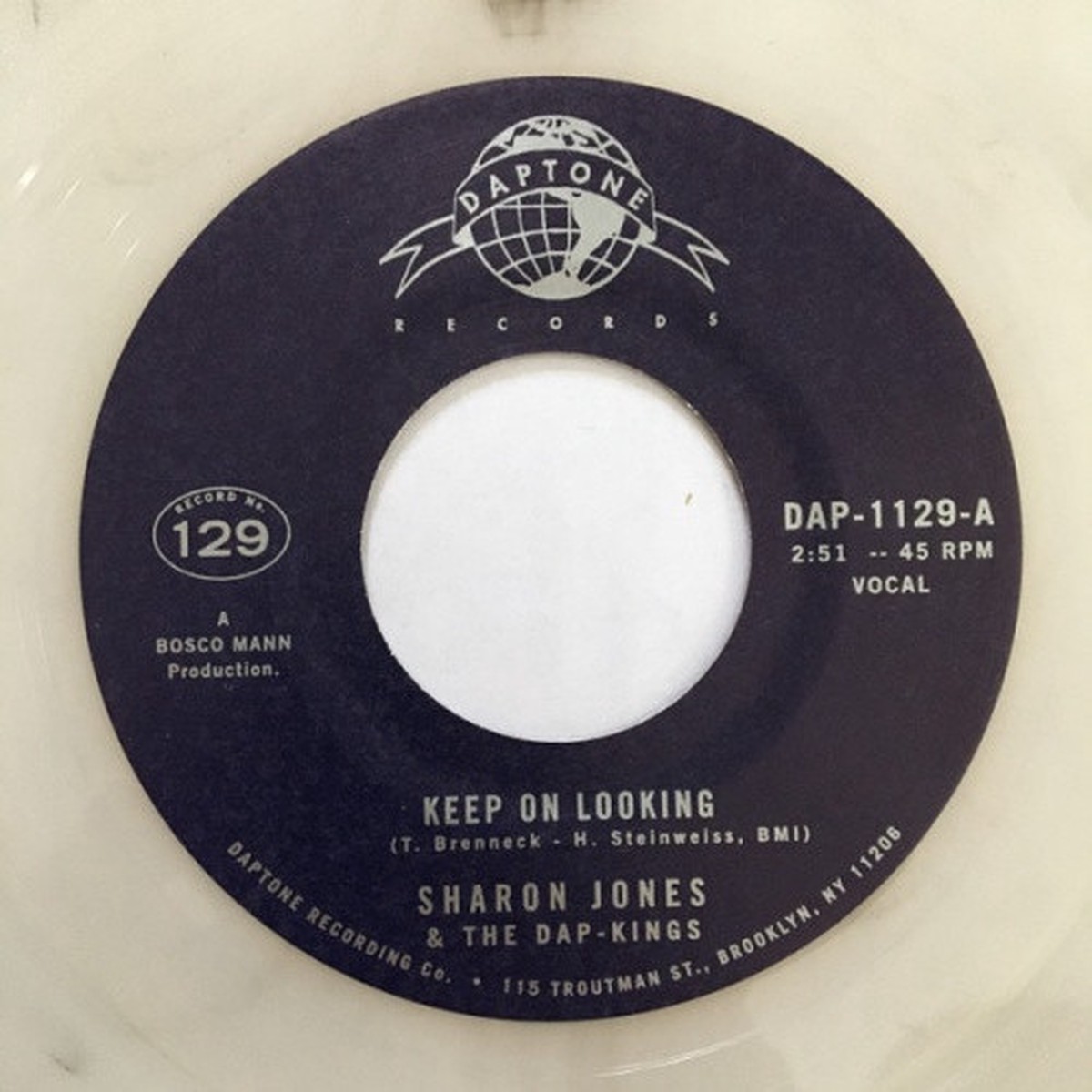 Sharon Jones & The Dap-Kings – Keep On Looking – 7″ Colored Vinyl