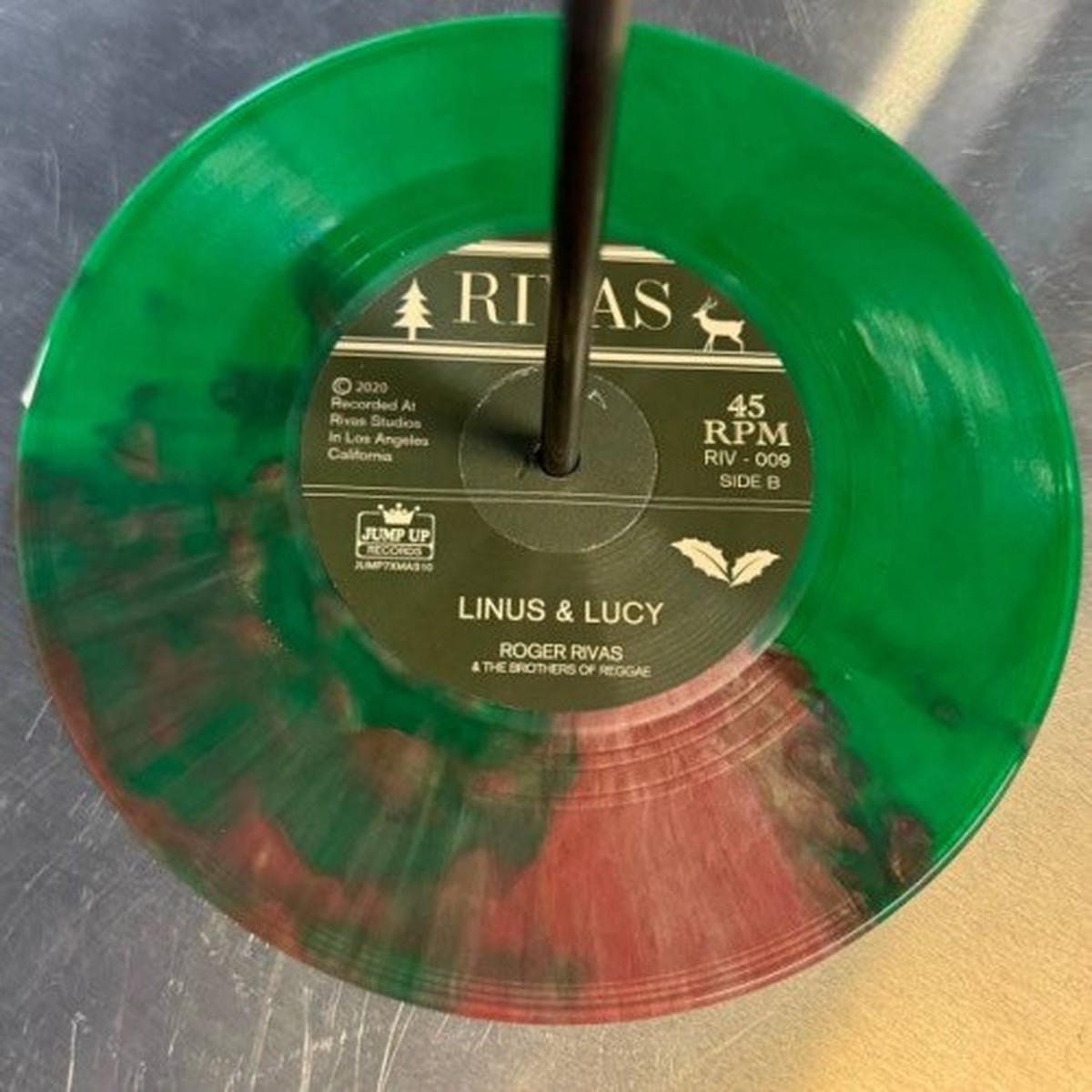 Roger Rivas & The Brothers Of Reggae – Christmas Time Is Here / Linus & Lucy – 7″ Colored Vinyl